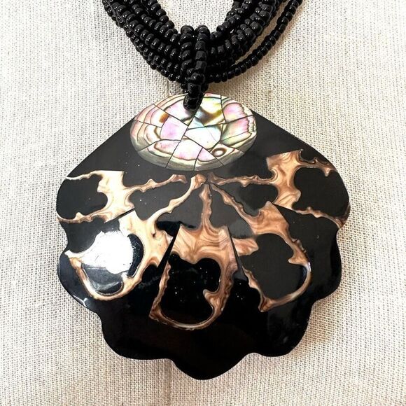 Abalone shell fan pendant on multi strand black beaded necklace - Picture 9 of 9